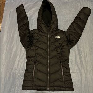 The north face puffer fleece lined with hood absolutely awesome size XS
